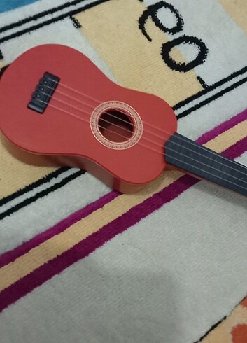 Oyuncak gitar 