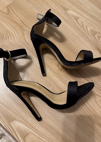 36 Beden Wide Fit - Siyah Süet Tokalı Stiletto Topuklu Kadın Ayakkabı