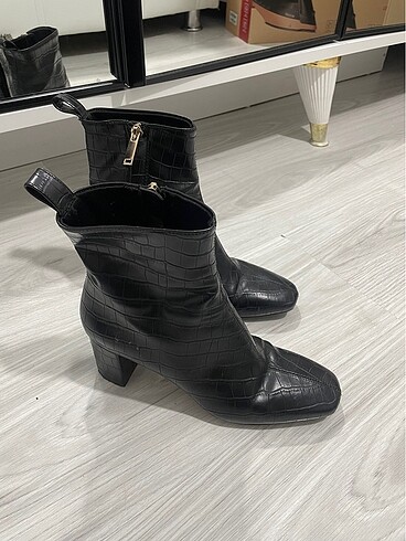 H&M Siyah bot