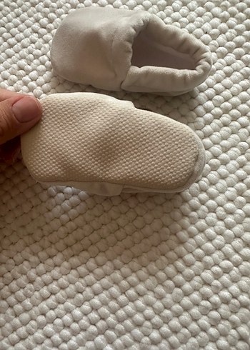 Unisex Bebek kışlık kadife krem kaydırmaz patik - Görsel 3