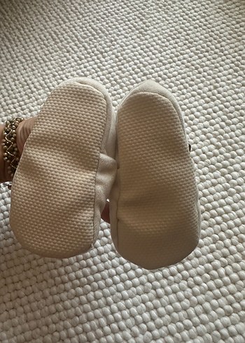 Unisex Bebek kışlık kadife krem kaydırmaz patik - Görsel 5