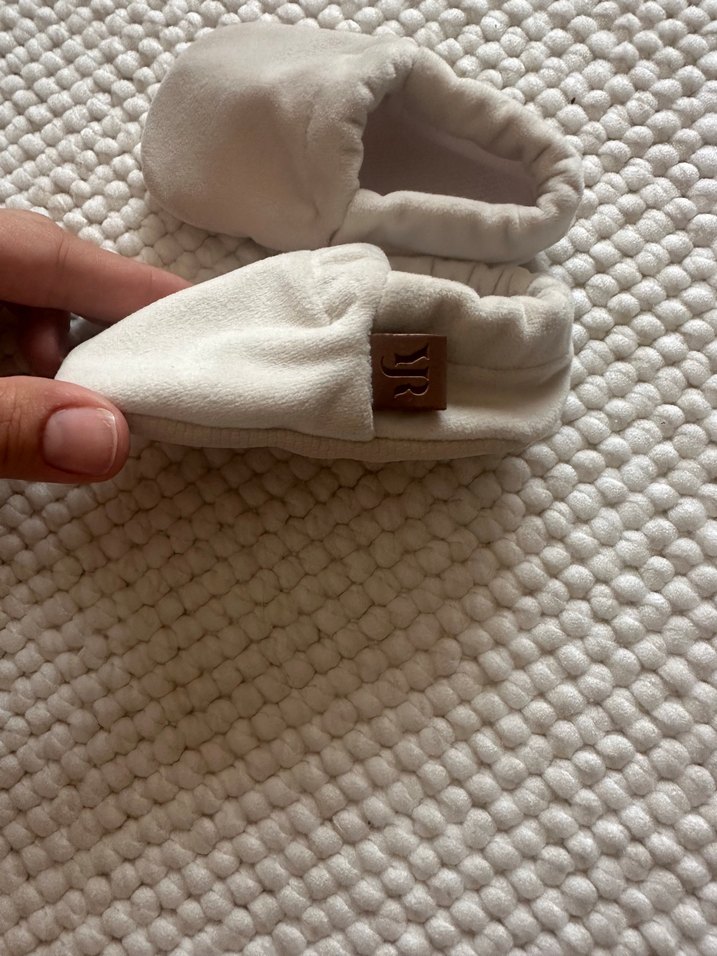 Unisex Bebek kışlık kadife krem kaydırmaz patik - Görsel 2