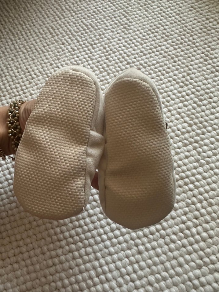 Unisex Bebek kışlık kadife krem kaydırmaz patik - Görsel 5