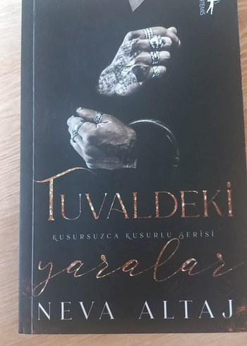 Tuvaldeki Yaralar - Neva Altaj