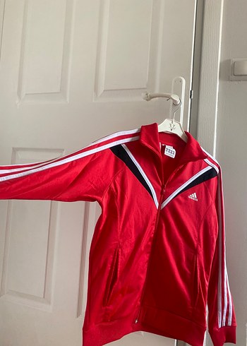Adidas Kırmızı Düğmeli Uzun Kollu Kadın Eşofman Üstü