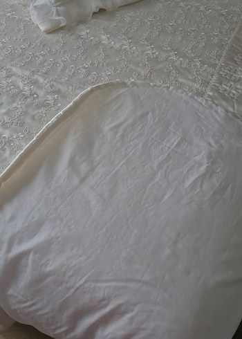 İşlemeli Parlak krem Yatak Örtüsü - Görsel 7