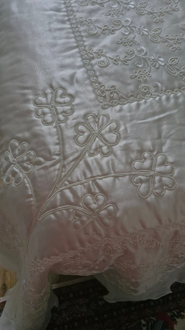 İşlemeli Parlak krem Yatak Örtüsü - Görsel 4