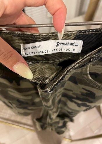 Stradivarius Kamuflaj Desenli Kadın Kot Şort