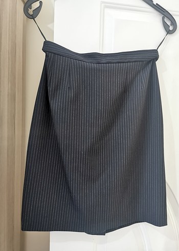 Ceket etek takım
Lacivert hafif grimsi çizgili
Temiz kusuru yok - Görsel 2