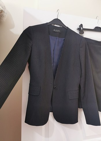Ceket etek takım
Lacivert hafif grimsi çizgili
Temiz kusuru yok - Görsel 8