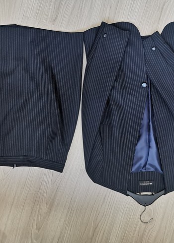 Ceket etek takım
Lacivert hafif grimsi çizgili
Temiz kusuru yok - Görsel 3