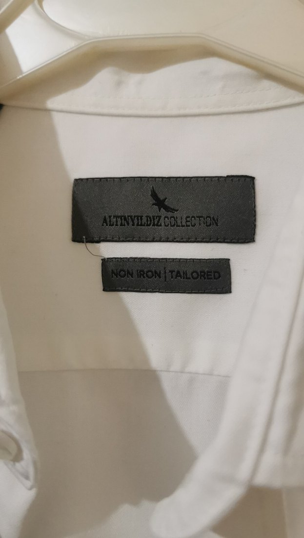 Beyaz Erkek Klasik Gömlek  kol kısmında hafif sökük var - Görsel 2