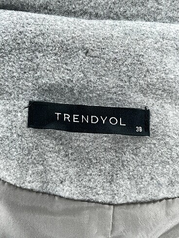38 Beden gri Renk Trendyol & Milla Kaban %70 İndirimli.