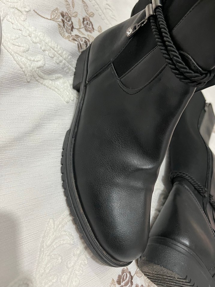 Siyah Deri Tokalı Dizüstü Kadın Çizme - Görsel 3