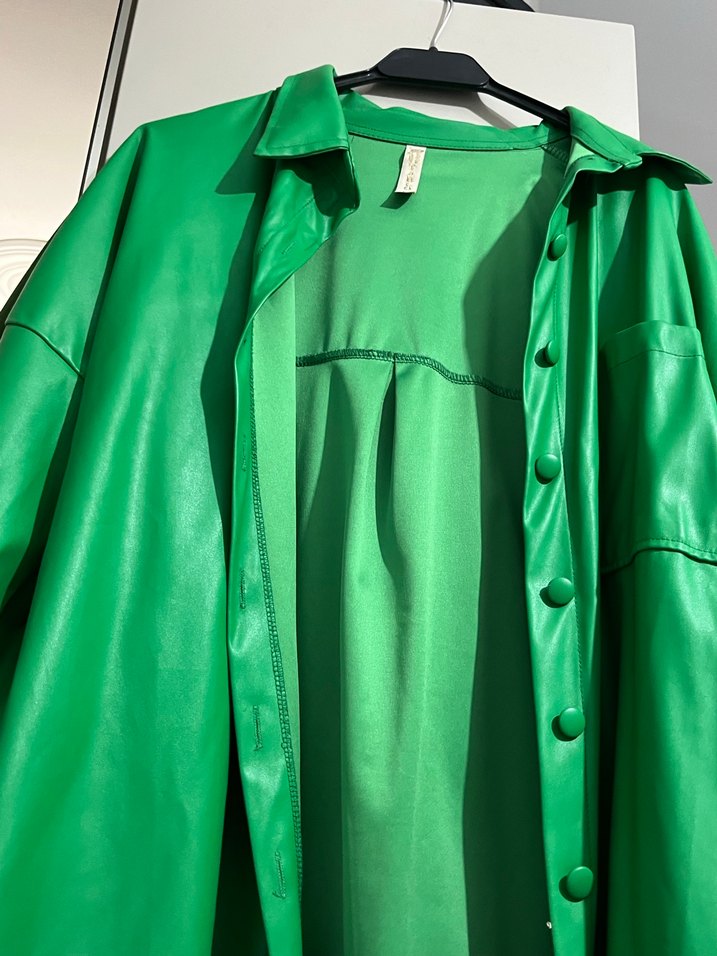 Düğmeli Uzun Yeşil Deri Kadın Ceket - Görsel 2