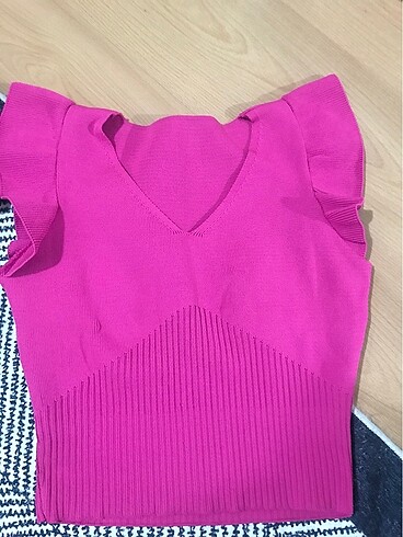 PEMBE KOL DETAYLI
