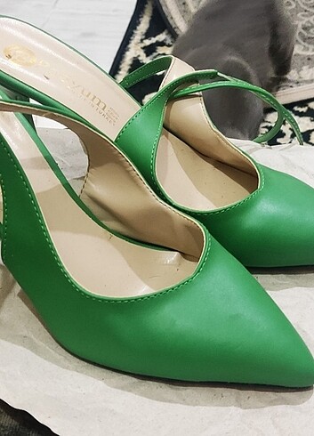 Bilekten bağlamalı stiletto 