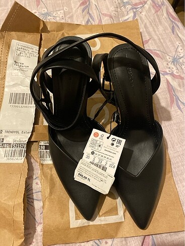 Bershka Etiketi üstünde hiç kullanılmadı