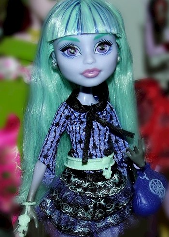 Beden Monster High Twyla (G1) küpe