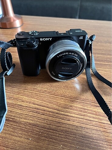 Sony Alpha ILCE-6000 24.3MP Kit aynasız fotoğraf makinası
