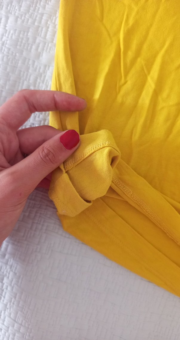 Sarı V Yaka Kadın Tişört - Görsel 2