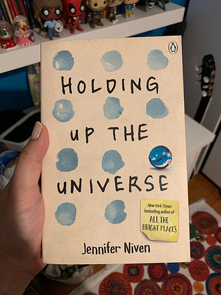 Holding Up The Universe- Kitap