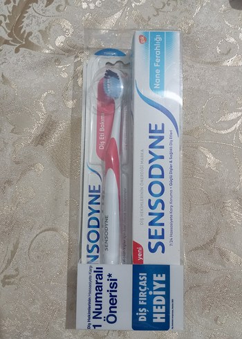 Diğer Sensodyne Diş Macunu ve Diş Fırçası Seti