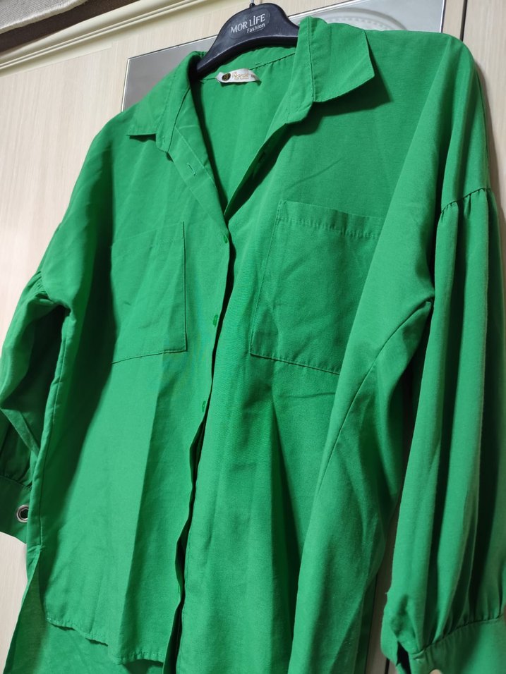Yeşil Düğmeli Uzun Kollu Kadın Gömlek - Görsel 3