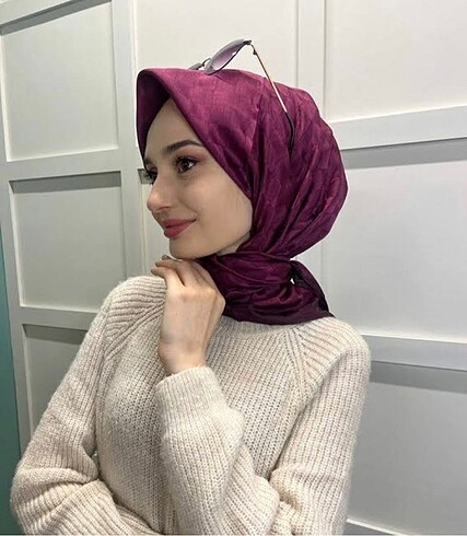 Hint ipek monogram eşarp