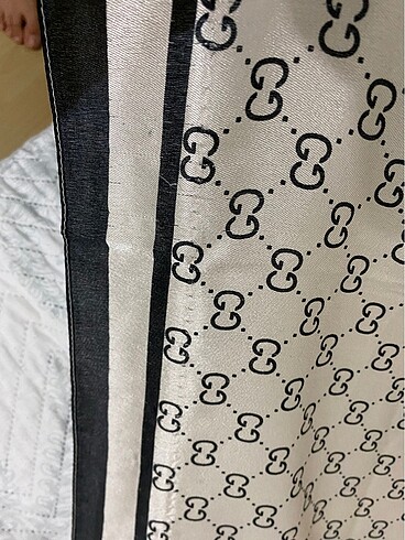 Diğer Gucci vual eşarp