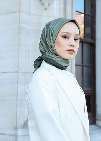 Hint ipek monogram eşarp