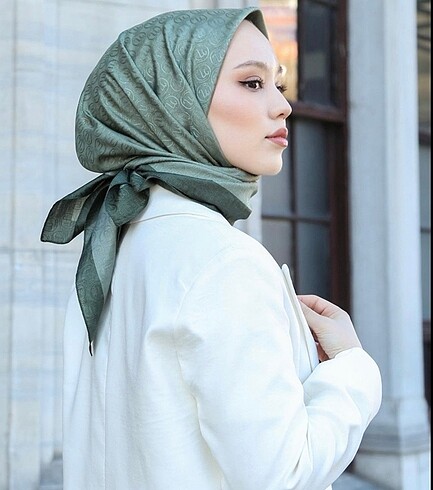 Beden Hint ipek monogram eşarp