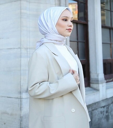 Hint ipek monogram eşarp