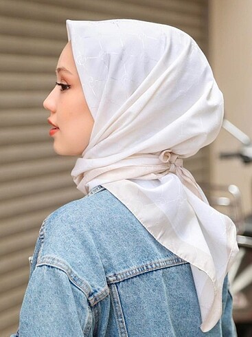 Hint ipek monogram eşarp