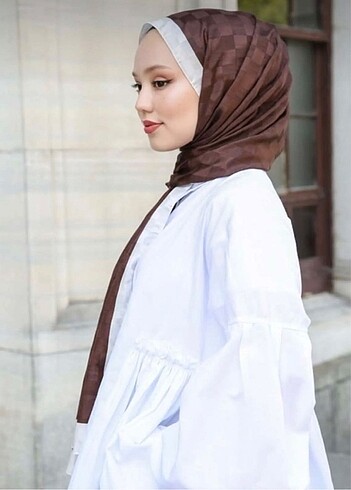 Hint ipek monogram şal