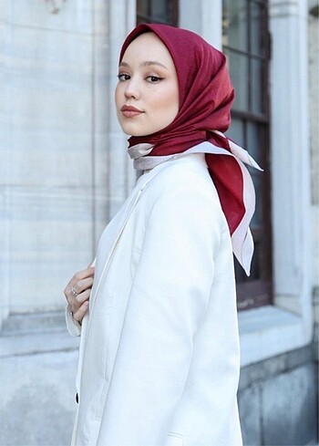 Hint ipek monogram eşarp