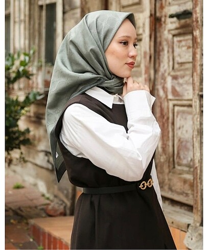 Beden Hint ipek monogram eşarp