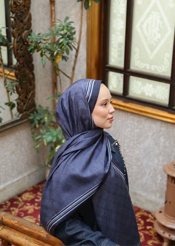 Hint ipek monogram şal - Görsel 4