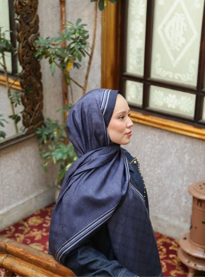 Hint ipek monogram şal - Görsel 4