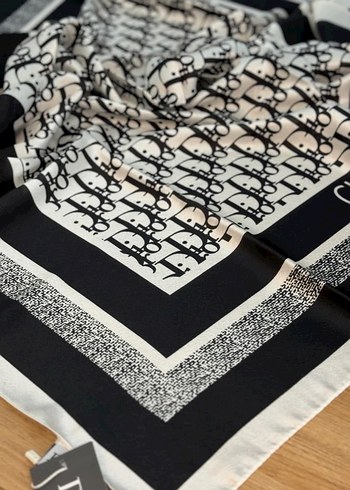 Dior vual eşarp