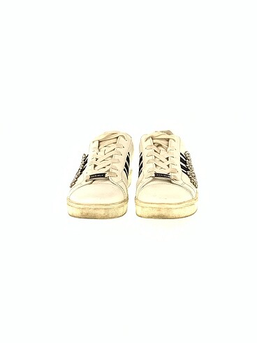 38 Beden Carvela Spor Ayakkabı %70 İndirimli.