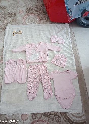 Dantel Detaylı Pembe Bebek Hastane Kıyafeti Seti