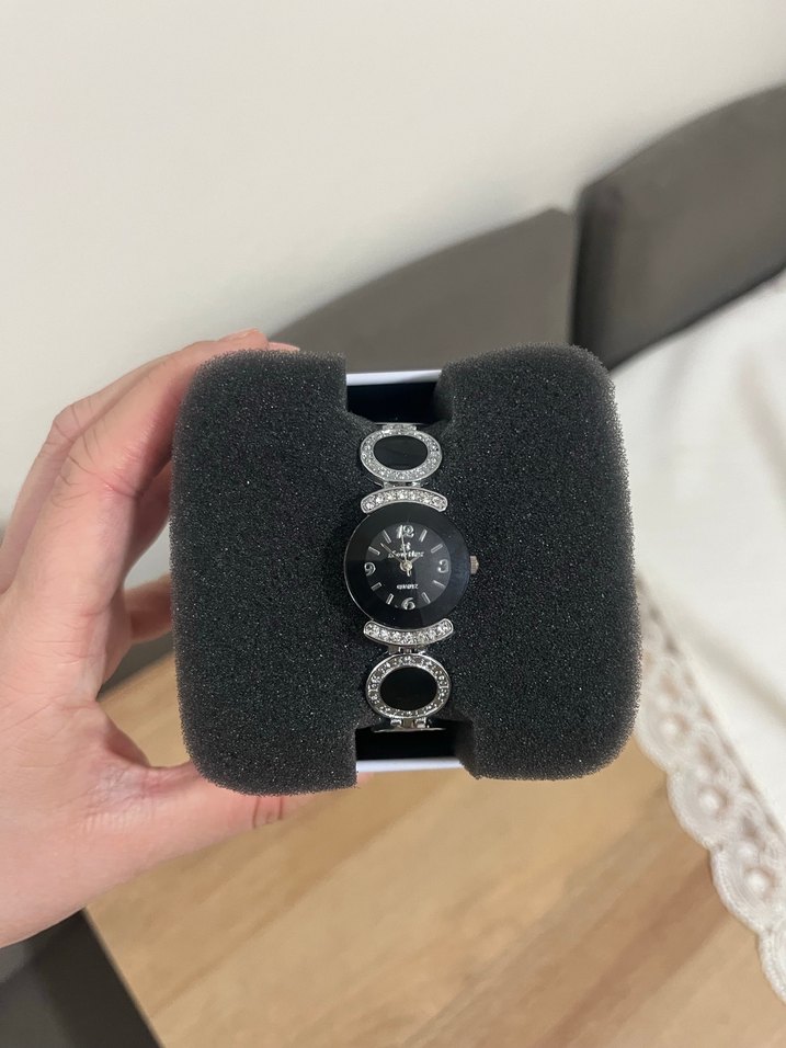 Klasik Siyah Taşlı Kadın Saati - Görsel 2