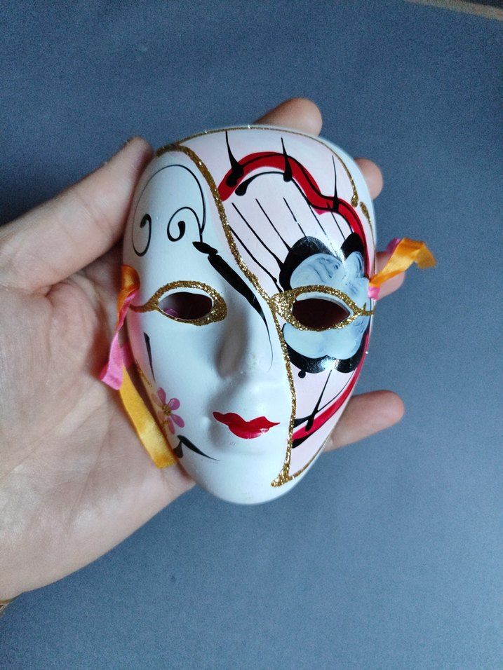 Renkli Desenli Kadın Yüz Maskesi - Görsel 2