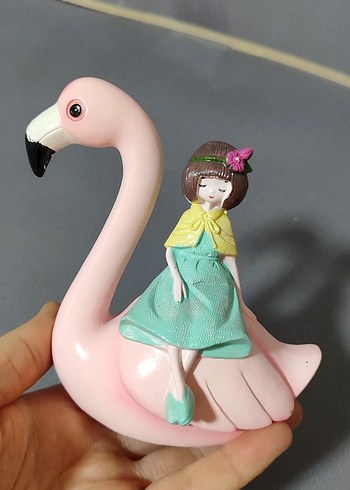 Pembe Flamingo ve Kız Figürü - Görsel 3