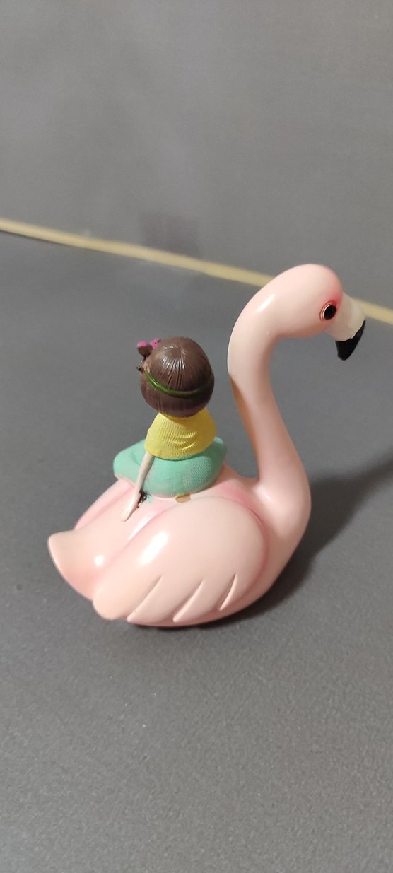 Pembe Flamingo ve Kız Figürü - Görsel 2