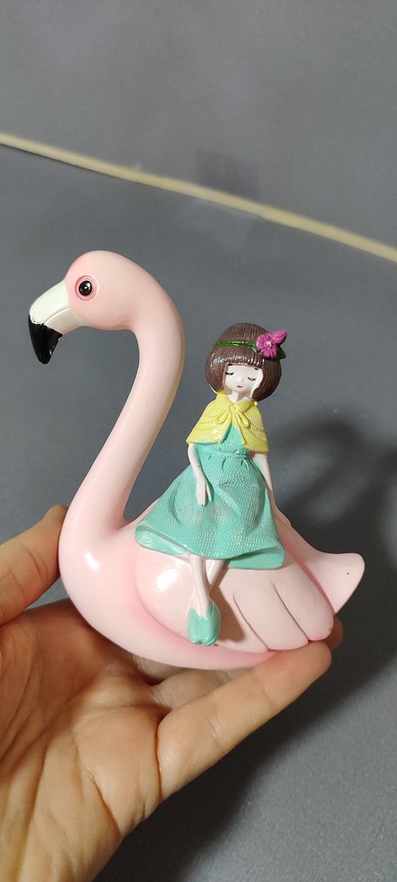 Pembe Flamingo ve Kız Figürü - Görsel 3