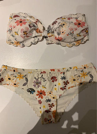 Çiçek desenli bikini