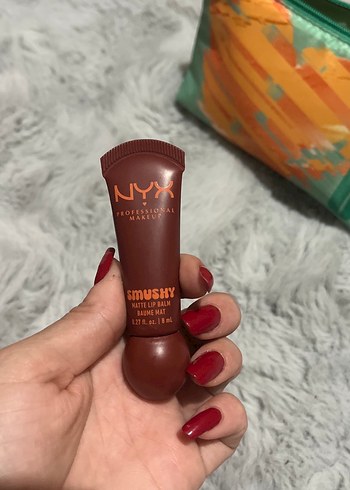 NYX Mat Ruj Balmı Burgundy