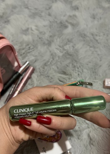 Clinique siyah Maskara